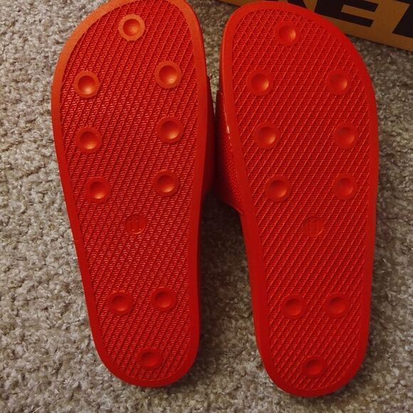 Chinatown Market Smiley Red Men\'s Slides NWB